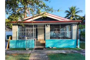 227 Nw 33rd St, Miami