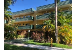 1975 Ne 135th St 2d, North Miami
