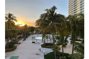 100 Bayview Dr 217, Sunny Isles Beach