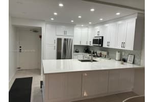 6884 N Kendall Dr C407, Pinecrest