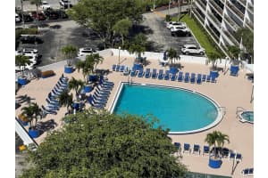 3731 N Country Club Dr 1424, Aventura