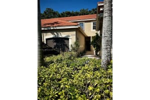 1111 Sorrento Dr 1111, Weston