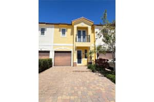 8807 Nw 76th Drive, Tamarac