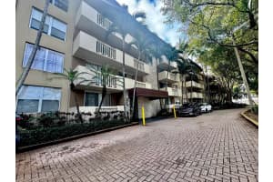 1800 Sans Souci Blvd 127, North Miami