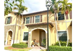 9271 W 33rd Ln, Hialeah