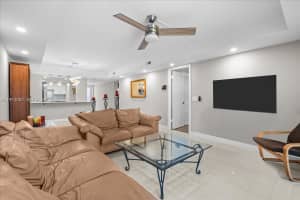 811 S Hollybrook Dr 208, Pembroke Pines