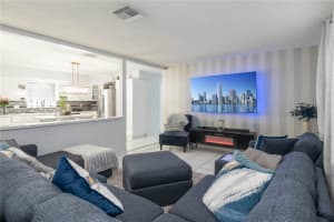 5640 Hayes St 5640, Hollywood