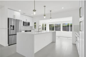 7030 Sw 58th St, Miami