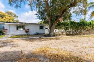 1301 Ne 153rd St, North Miami Beach