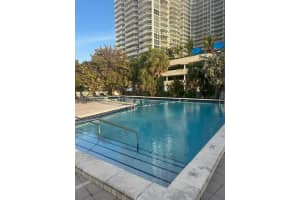 7545 E Treasure Dr 5j, North Bay Village