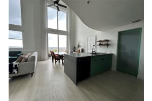 1 Glen Royal Pkwy 1613, Miami