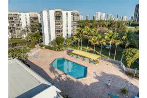 20500 W Country Club Dr 311, Aventura