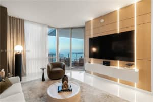 851 Ne 1st Ave 4207, Miami