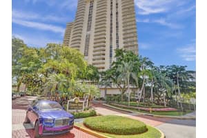 19355 Turnberry Way 17c, Aventura