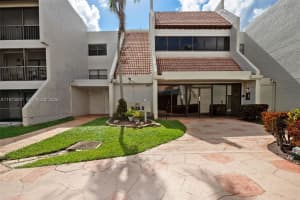 303 Racquet Club Rd 204, Weston