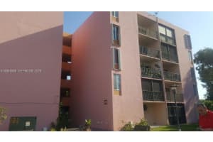 9120 Fontainebleau Blvd 501, Miami