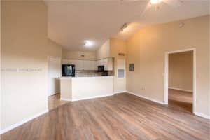 2445 Sw 18th Ter 123, Fort Lauderdale