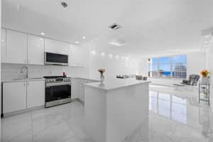 4101 Pine Tree Dr 919, Miami Beach