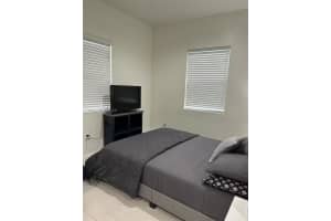 245 Ne 33rd St 207, Miami