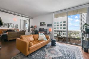 690 Sw 1st Ct 2730, Miami