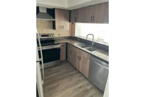 440 S Park Rd 4-202, Hollywood