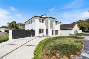 7945 Nw 187th Ln, Hialeah