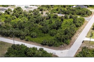 327 Lancelot Ave, Lehigh Acres