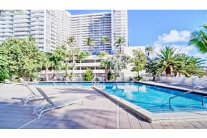 7545 E Treasure Dr 3i, North Bay Village