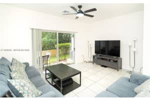 2820 Nw 180th St, Miami Gardens