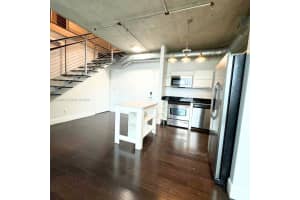 690 Sw 1st Ct Phi24, Miami