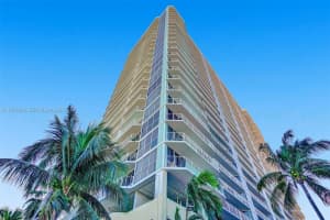 7601 E Treasure Dr 2205, North Bay Village