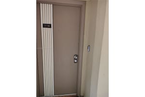 8635 Nw 8th St 116, Miami