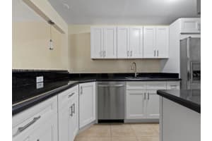 6900 N Kendall Dr A203, Pinecrest