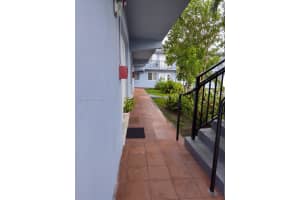 655 Eldron Dr 15, Miami Springs