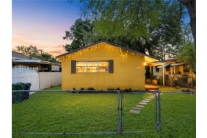 2760 Nw 58th St, Miami