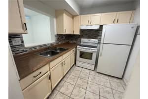 3710 Nw 21st St 211, Lauderdale Lakes