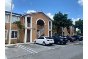 17630 Nw 73rd Ave 102-4, Hialeah