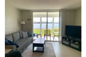 3010 Marcos Dr R105, Aventura