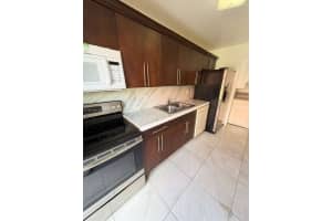 2462 Nw 52nd Ave 2462, Lauderhill