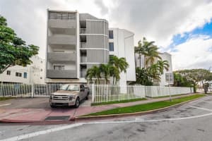 2000 Biarritz Dr 201, Miami Beach