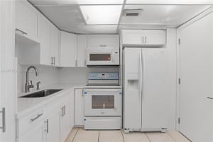 2790 Ne 201st Ter H328, Aventura