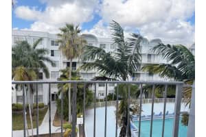 494 Nw 165th St Rd C-504, Miami