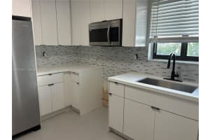 490 Ne 170th St, North Miami Beach