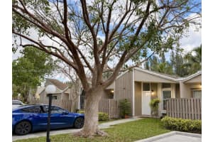 614 Woodgate Cir C, Sunrise