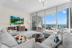 300 Biscayne Boulevard Way 4007w, Miami