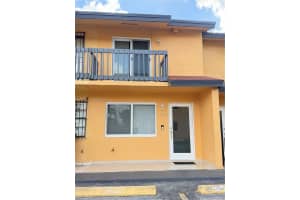 2201 W 52nd St 104, Hialeah