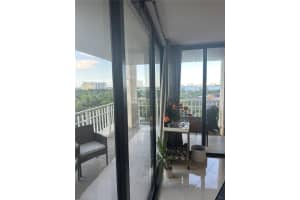 1000 Quayside Ter 905, Miami