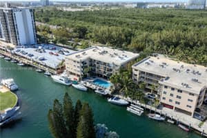 2600 Ne 135th St 3c-a, North Miami