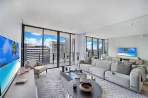 88 Sw 7th St 1810, Miami