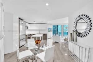 1300 Brickell Bay Dr 2702, Miami